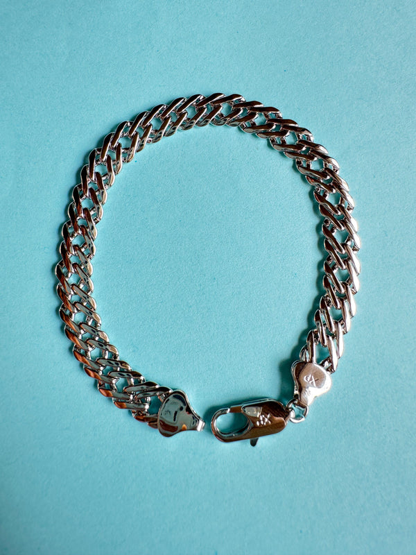 Double-Link Curb Chain Bracelet.