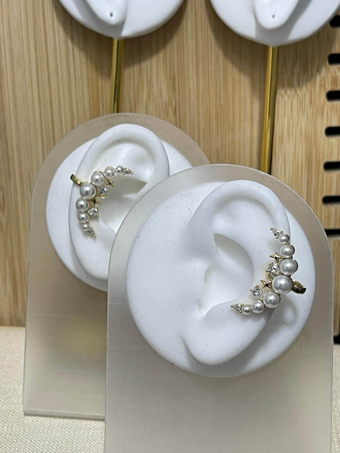 Pearl Cluster Curve Ear Cuff