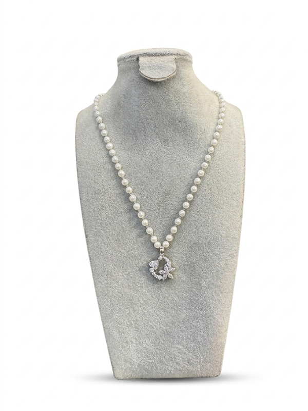 Floral Radiance Pearl Necklace